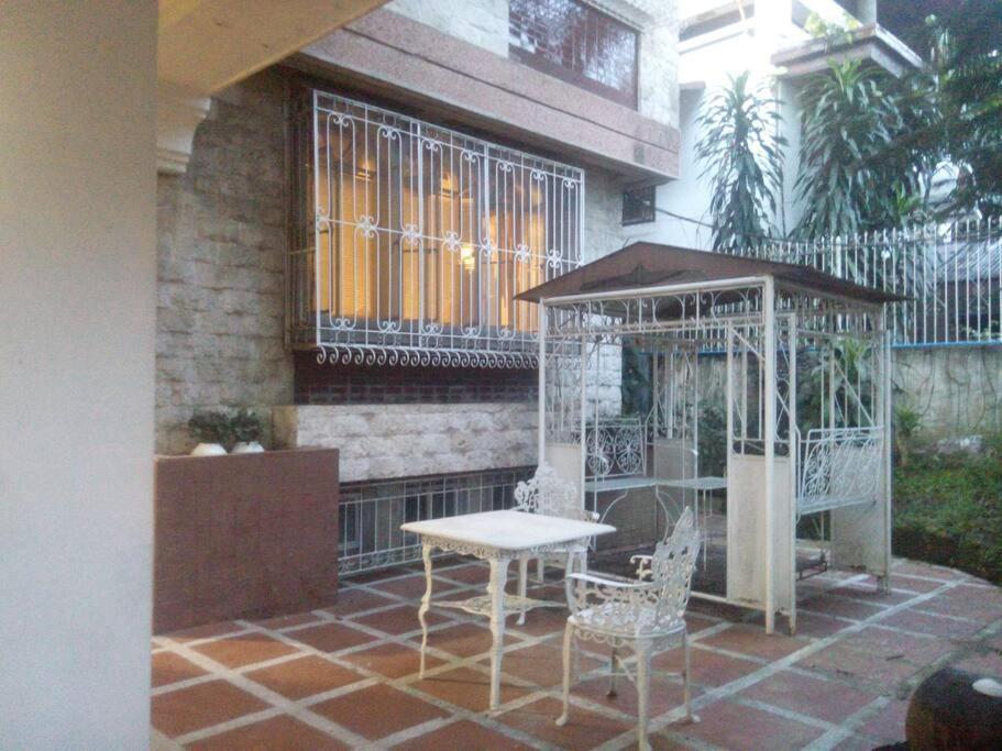 Big House In Quezon City Манила Экстерьер фото