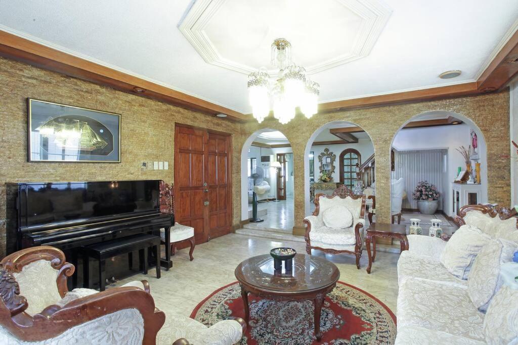 Big House In Quezon City Манила Экстерьер фото