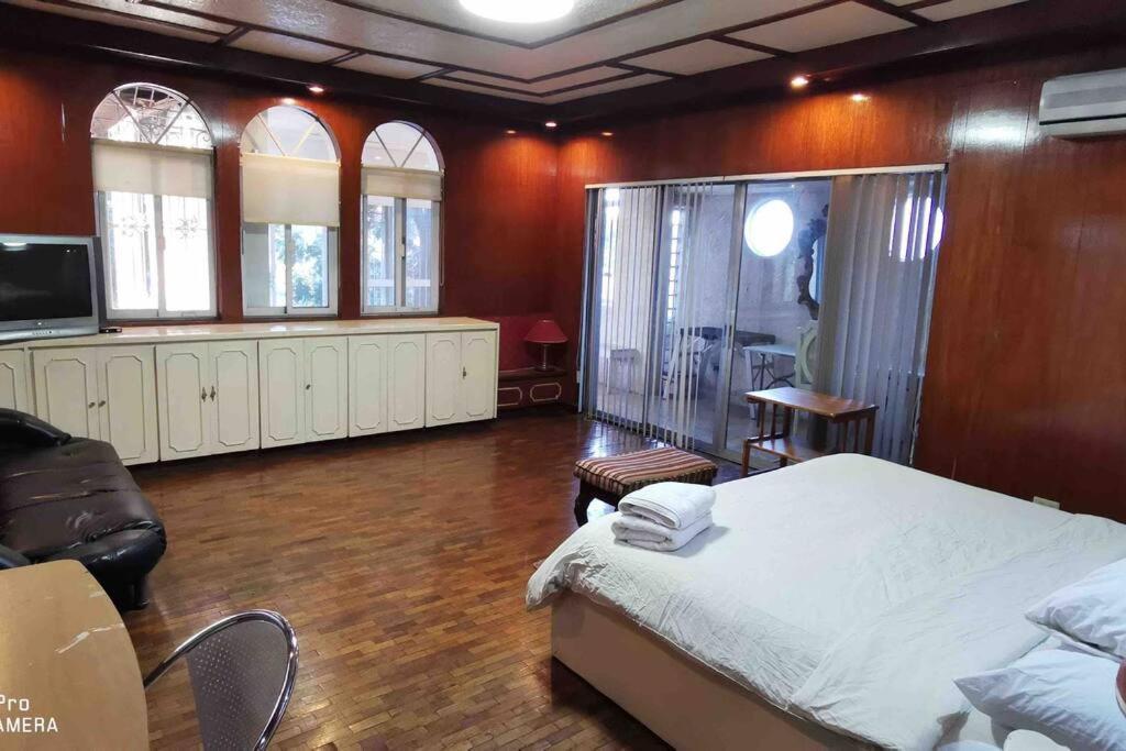 Big House In Quezon City Манила Экстерьер фото